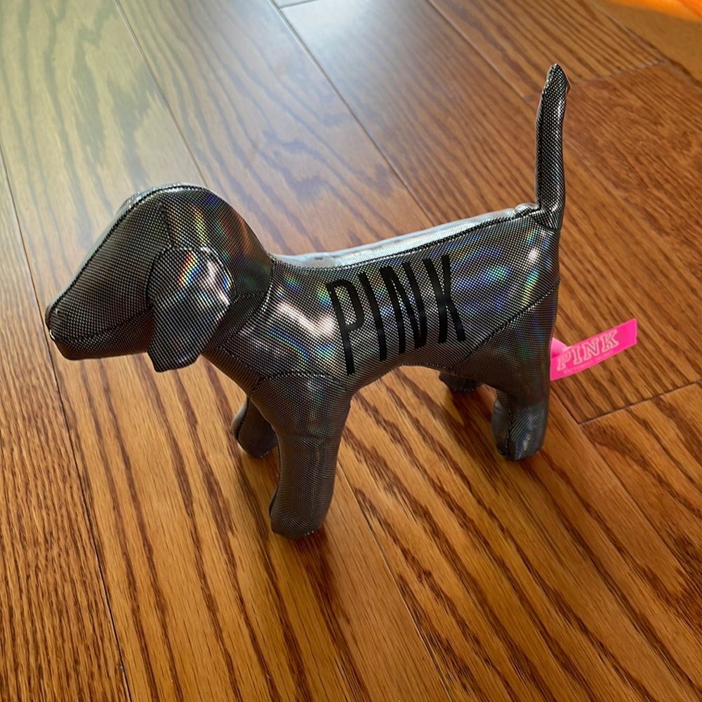 VS PINK DOG
